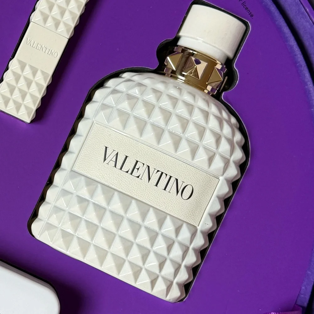 NEW Valentino born in Roma ivory - Picture 3 of 3